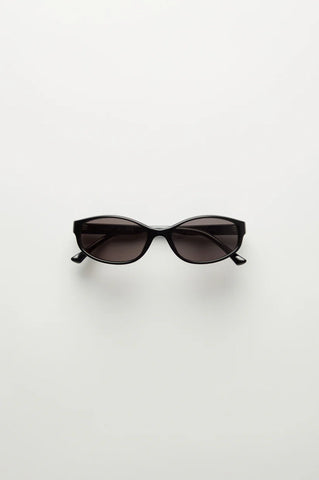 Isla | Black & Black